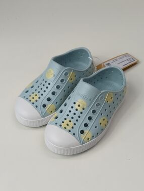 NWT Native Jefferson Shoes in Skip Blue/Gone Bananas Scribble Dots Size C6